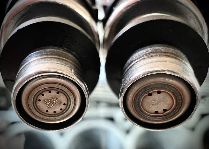 3.6 Pentastar injector upgrade on the left next to original on the right